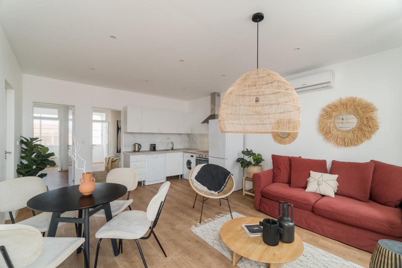 Casa Boma - Sunny With Private Balcony And Panoramic Bridge View - Ajuda I Apartamento *